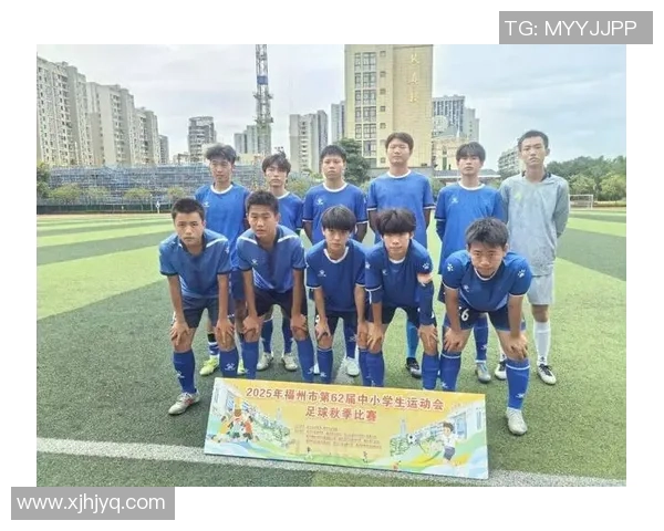 足球巨星同框合影展现团结与友谊，凝聚世界足坛荣耀与激情